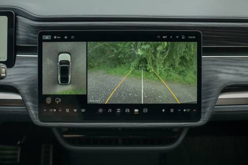 2023 Rivian R1S Launch Edition 4dr SUV Center Console