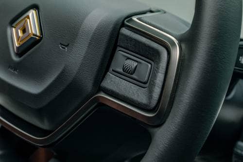 2026 Rivian R1S Dual 4dr SUV Aux Controls