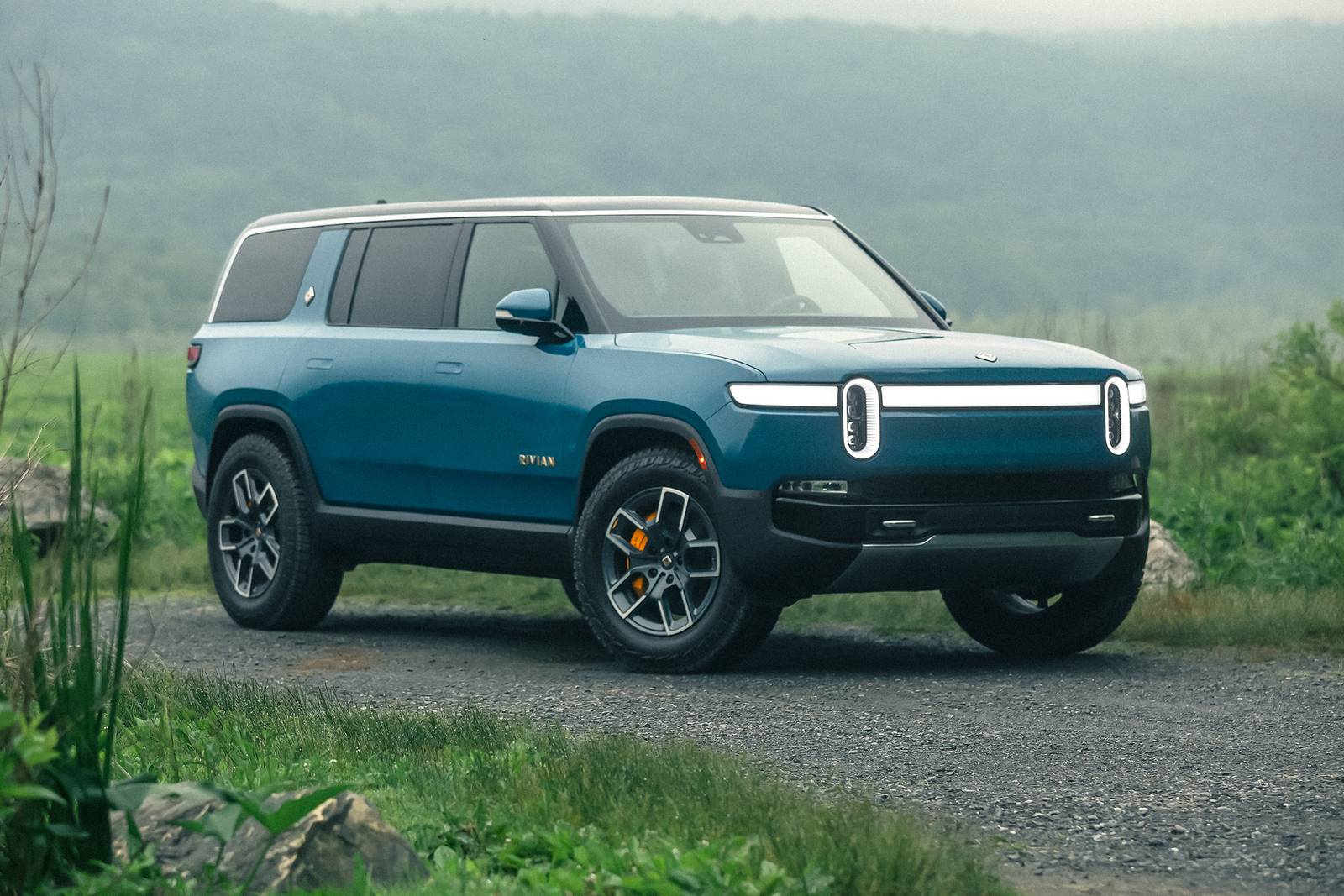 2026 Rivian R1S electric SUV exterior