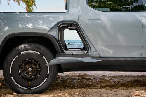 2025 Rivian R1T Dual Crew Cab Pickup Exterior Detail