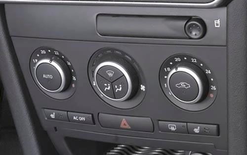 2009 Saab 9-3 Aero SportCombi Center Console
