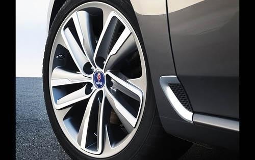 2011 Saab 9-5 Aero Wheel Detail
