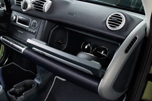 2013 smart fortwo passion coupe 2dr Hatchback Glovebox Detail