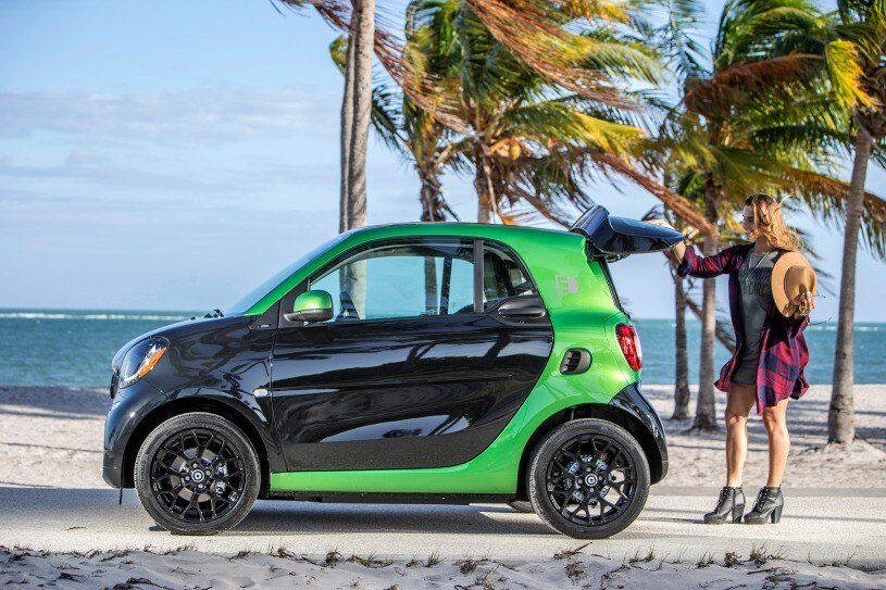 2017 smart fortwo electric drive prime 2dr Hatchback Lifestyle Exterior Shown