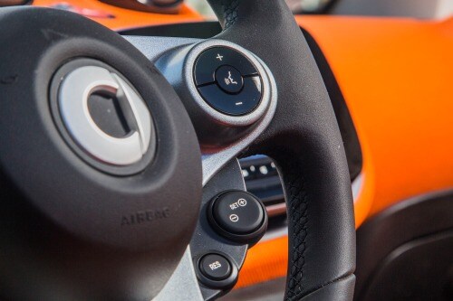 2017 smart fortwo passion Convertible Aux Controls
