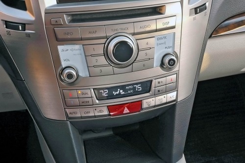 2013 Subaru Legacy 3.6R Limited Sedan Center Console