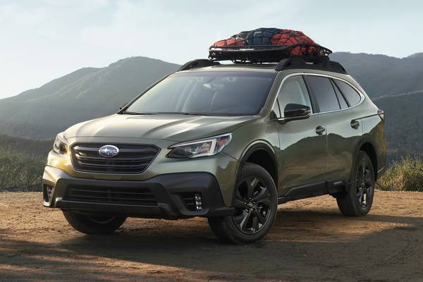 2020 Hyundai Santa Fe vs. 2020 Subaru Outback 2020 Hyundai Santa Fe vs. 2020 Subaru Outback
