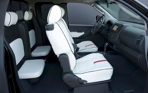2009 Suzuki Equator Interior