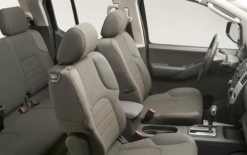 2009 Suzuki Equator Interior