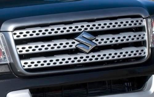 2010 Suzuki Equator Front Grille and Badging