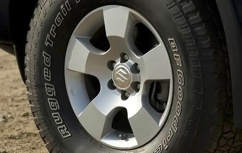 2012 Suzuki Equator Sport Crew Cab Wheel Detail