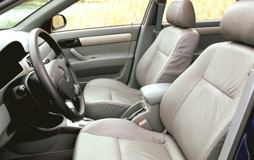 2004 Suzuki Forenza EX Interior