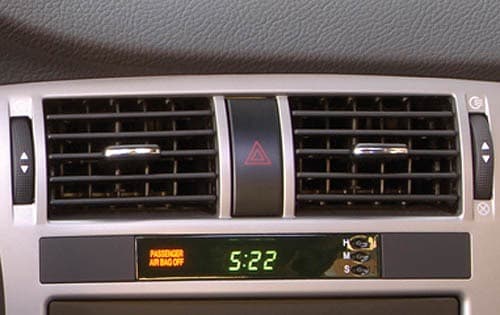 2006 Suzuki Forenza Center Console