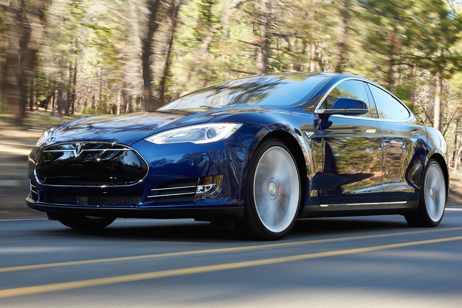 New EntryLevel 2015 Tesla Model S 70D Debuts Edmunds