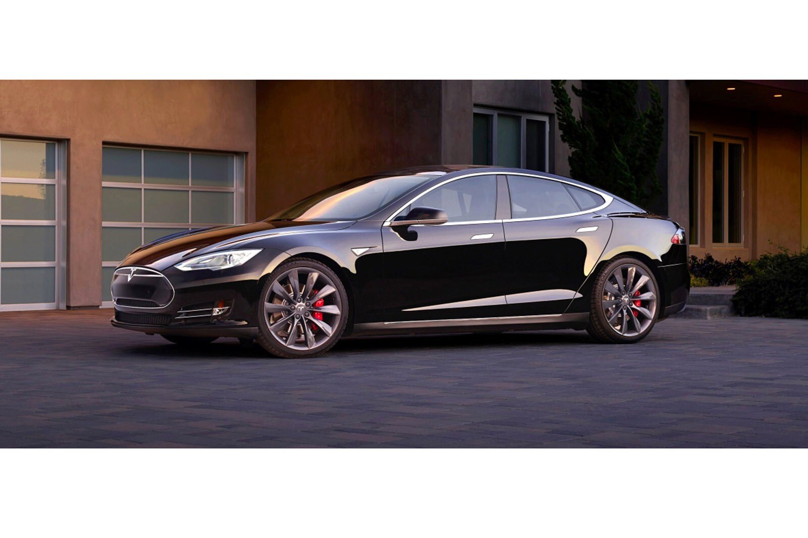 Tesla Limits HandsFree Functionality in Autopilot System for Model S