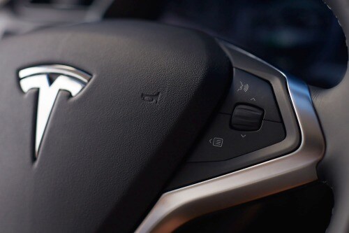 2017 Tesla Model S 90D Sedan Aux Controls