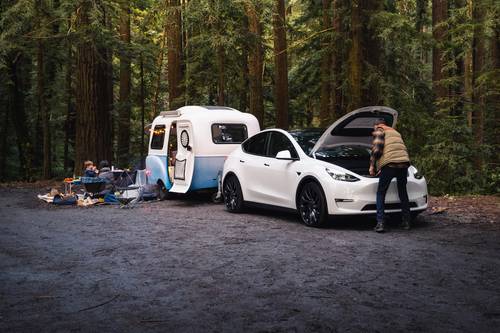 2025 Tesla Model Y Performance 4dr SUV Lifestyle Exterior