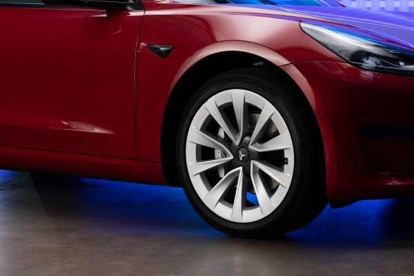 2021 Tesla Model 3 - Edmunds Top Rated EV
