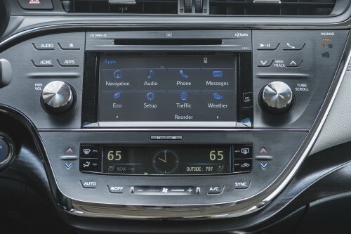 2018 Toyota Avalon Hybrid Limited Sedan Center Console