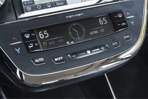 2018 Toyota Avalon Hybrid Limited Sedan Center Console
