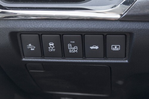 2018 Toyota Avalon Hybrid Limited Sedan Interior Detail