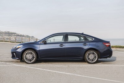 Used 2017 Toyota Avalon Touring Sedan Features Specs Edmunds 2017 Toyota Avalon Limited Sedan Exterior Shown