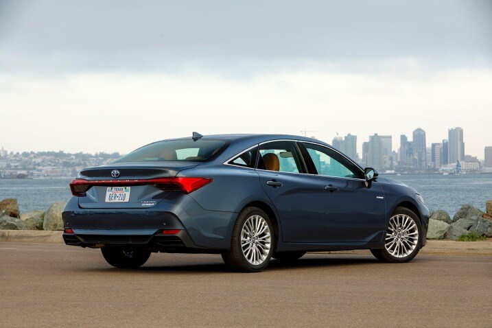 2019 Toyota Avalon First Drive Edmunds With Crossovers Slowly Supplanting Traditional Cars As The Preferred Choice For Families It Seems If Timing Has Never Been Worse To Redesign A Car