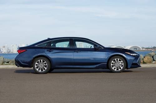 2020 Toyota Avalon XLE Sedan Profile