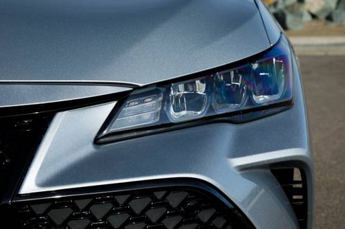 2020 Toyota Avalon XSE Sedan Headlamp Detail