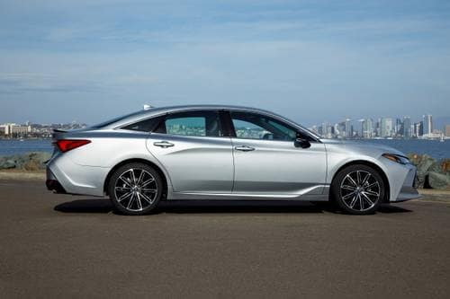 2020 Toyota Avalon XSE Sedan Profile