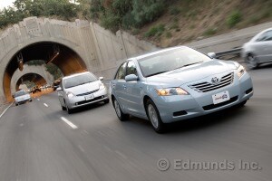 Model Year Review Edmunds 2008 Toyota Prius Vs Camry Hybrid Comparison Test