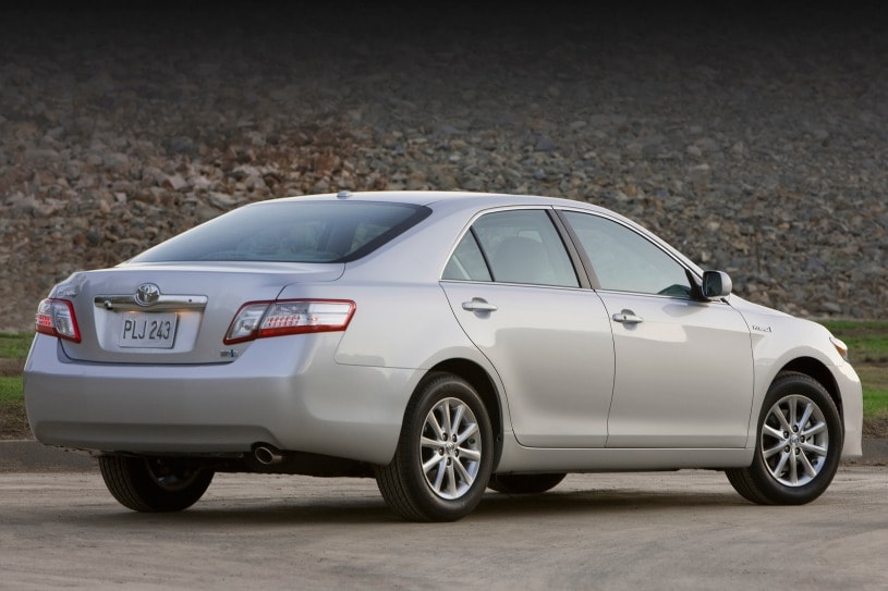 2010 Toyota Camry Hybrid Pictures - 92 Photos | Edmunds