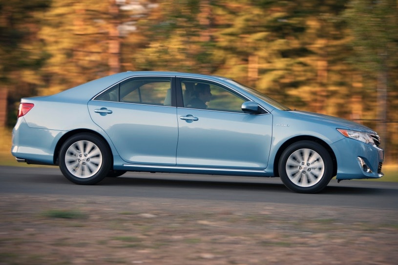 2013 Toyota Camry Hybrid Pictures - 109 Photos | Edmunds