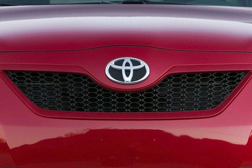 2007 Toyota Camry SE Sedan Front Badge