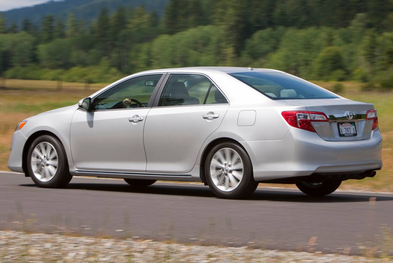 2012_toyota_camry_sedan_xle_rq_oem_6_1280x855.jpg