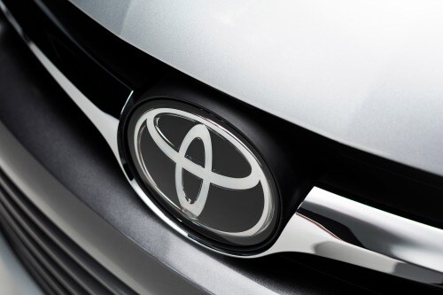 2015 Toyota Camry Sedan XLE Front Badge