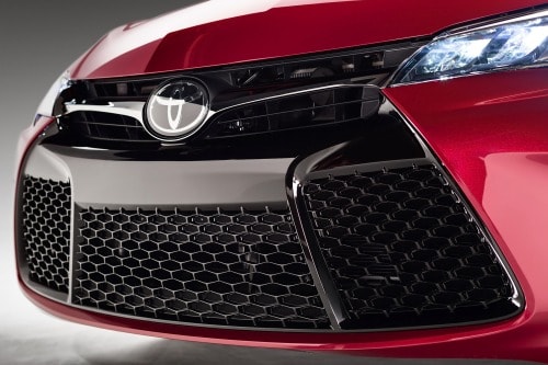 2016 Toyota Camry XSE Sedan Front Badge