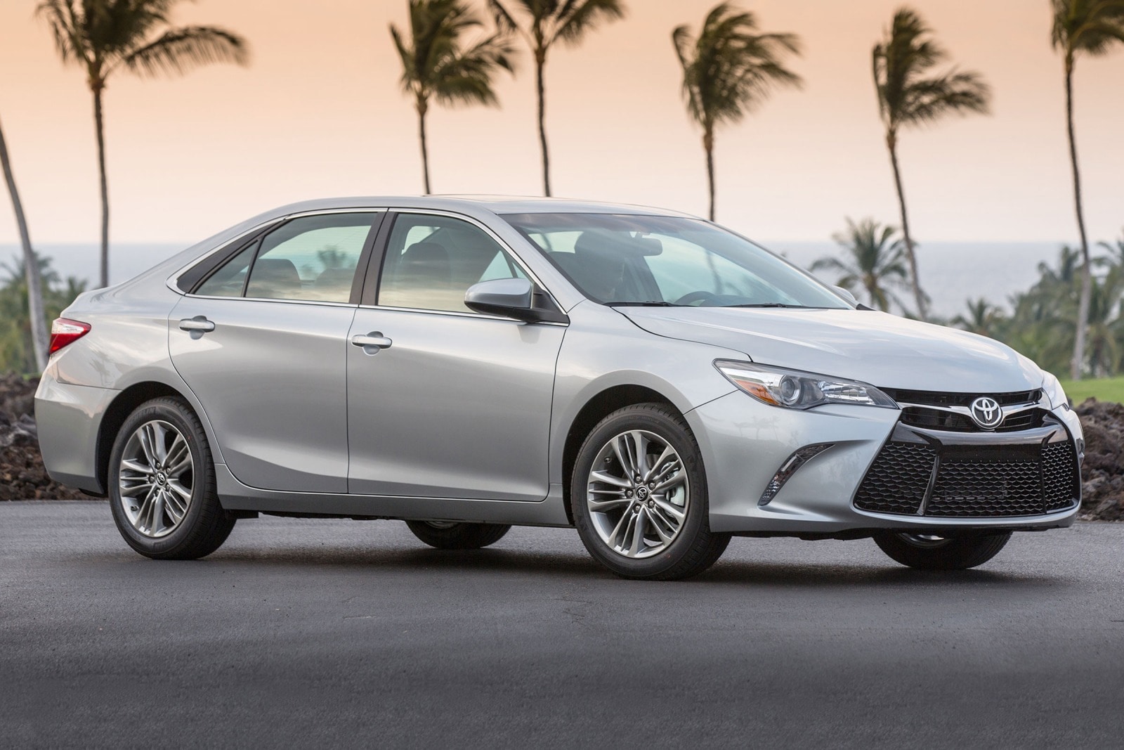 Used 2017 Toyota Camry Sedan Review | Edmunds