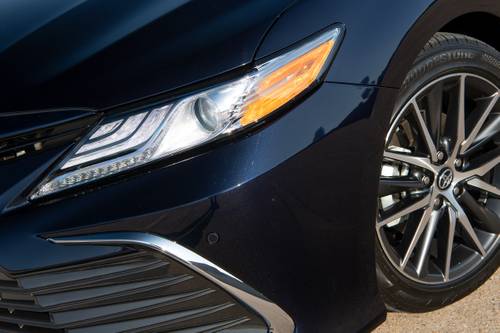 2021 Toyota Camry XLE Sedan Headlamp Detail