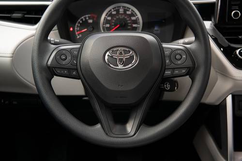 2025 Toyota Corolla Cross L 4dr SUV Aux Controls