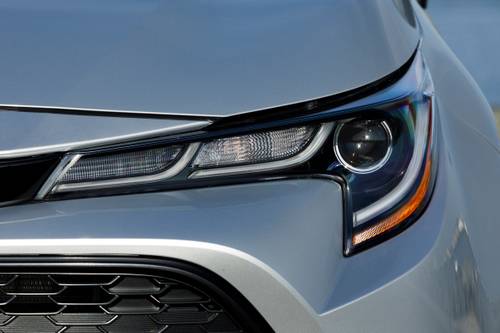 Toyota Corolla Hatchback SE 4dr Hatchback Headlamp Detail