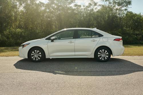 Toyota Corolla Hybrid LE Sedan Profile