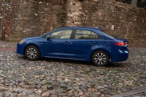 Toyota Corolla Hybrid LE Sedan Profile