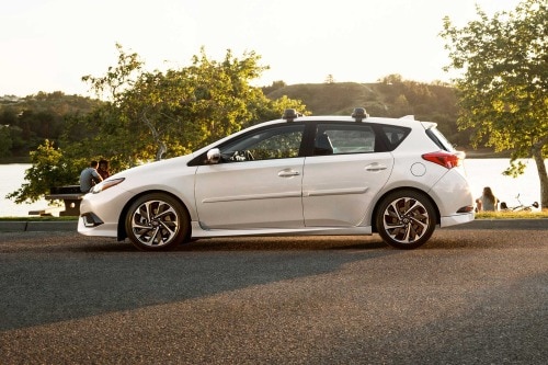 Toyota Corolla iM 4dr Hatchback Exterior