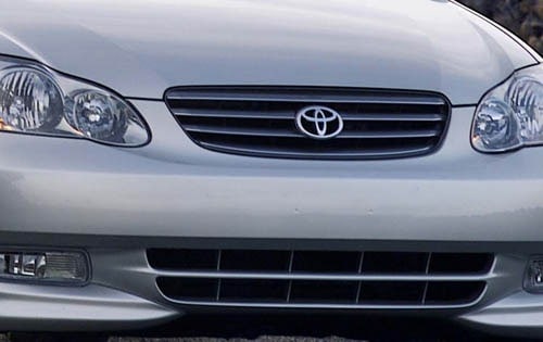 2004 Toyota Corolla S Front Grille and Headlights