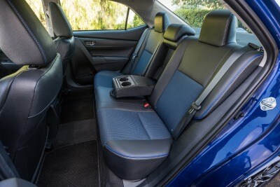 Used 2017 Toyota Corolla Pictures 163 Photos Edmunds 2017 Toyota Corolla Se Sedan Rear Interior