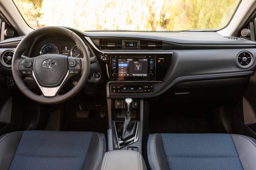 Toyota Corolla SE Sedan Dashboard