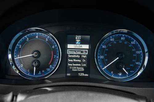 Toyota Corolla SE Sedan Gauge Cluster