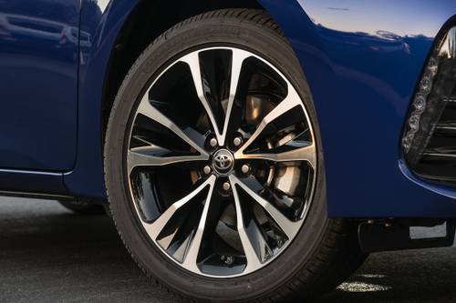 Toyota Corolla SE Sedan Wheel