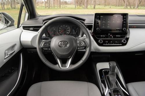 Toyota Corolla SE Sedan Steering Wheel Detail